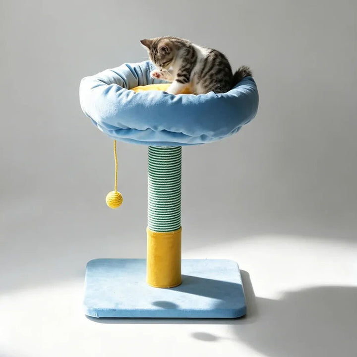 Árbol rascador pequeño para gatos estilo nórdico crema - torre para gatos con estructura de tablero de partículas, terciopelo y pelota colgante de sisal para sala de estar 