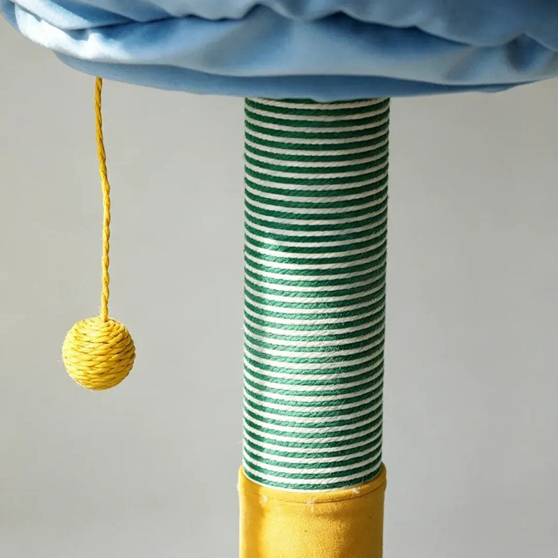 Árbol rascador pequeño para gatos estilo nórdico crema - torre para gatos con estructura de tablero de partículas, terciopelo y pelota colgante de sisal para sala de estar 