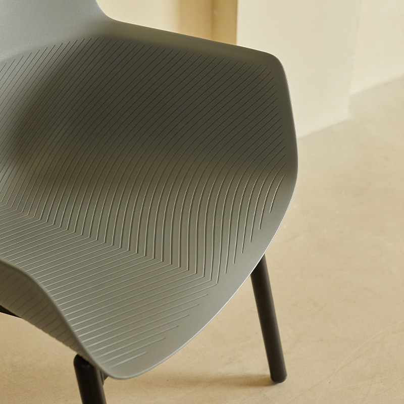 Contemporary Scandinavian Dining Chair - V-Shaped Textured PP Shell &amp; Black Steel Legs Backrest Armrest Chair For Dining Room