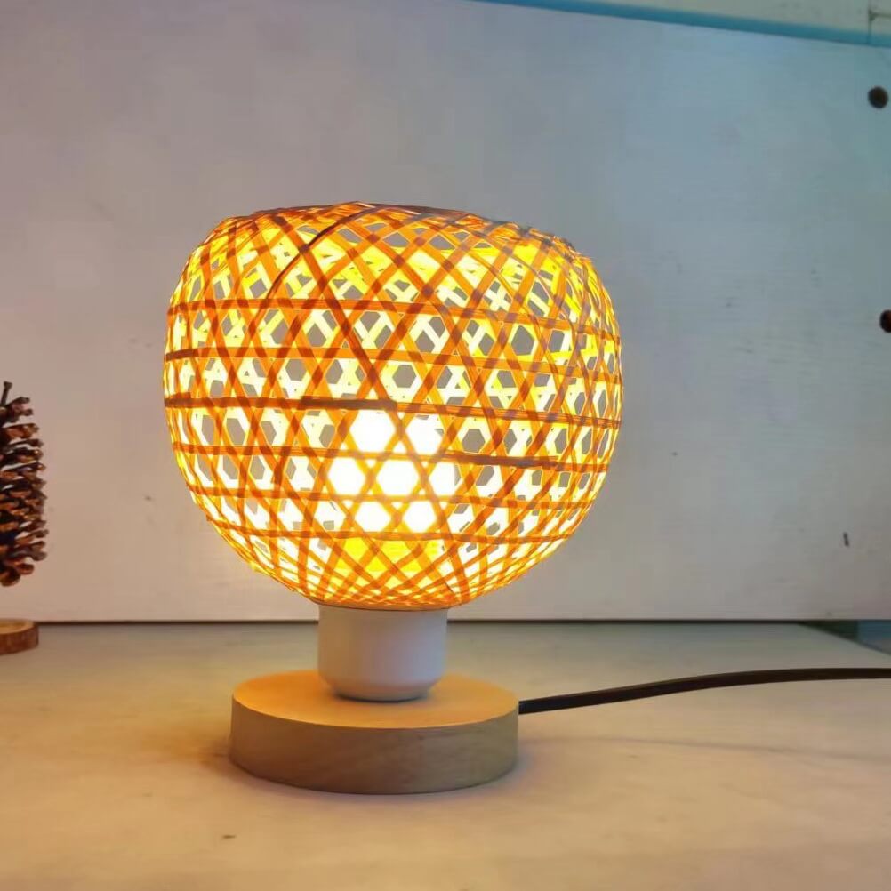 Traditionelle chinesische Bambusweberei Holzkäfigform 1-Licht Tischlampe für das Studium 