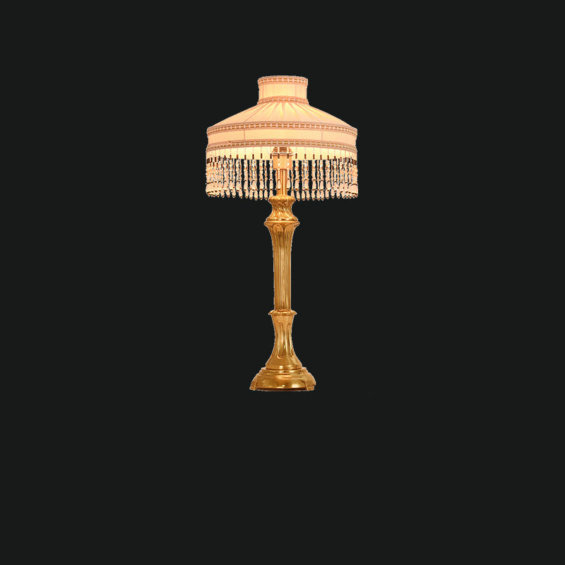 Zeitgenössische Luxus-Tischlampe aus Stoff mit rundem Schirm und Messingsockel, 1 Licht, für das Home Office 