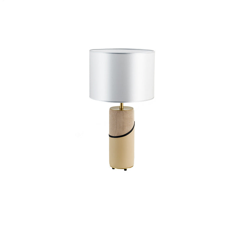 Lámpara de mesa de 1 luz con base cilíndrica de cuero y pantalla de tela moderna de transición para dormitorio 