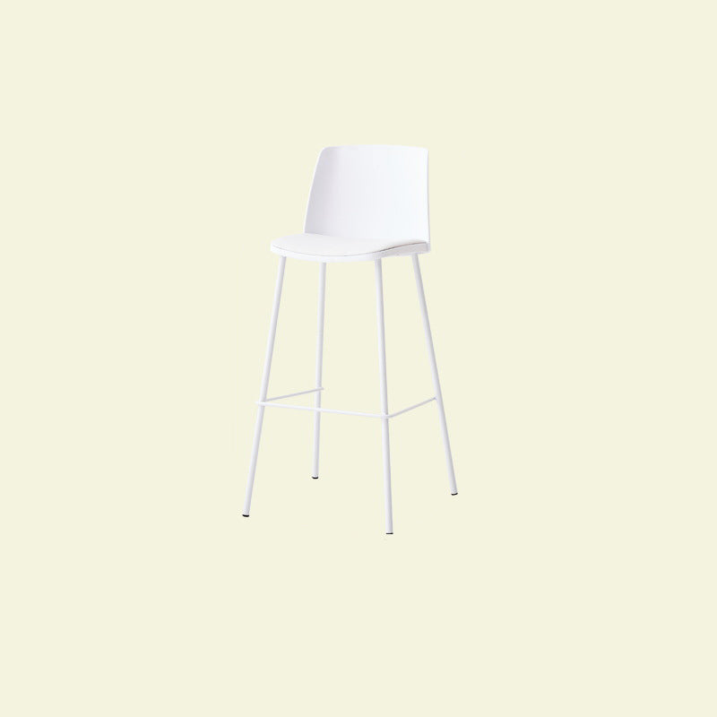 Taburete cuadrado minimalista moderno de cuero PU con respaldo y reposapiés de barra de hierro para comedor 
