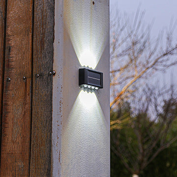 مصباح حائط LED مستطيل مقاوم للماء من ABS PVC بتصميم بسيط عصري للطاقة الشمسية للفناء الخارجي 