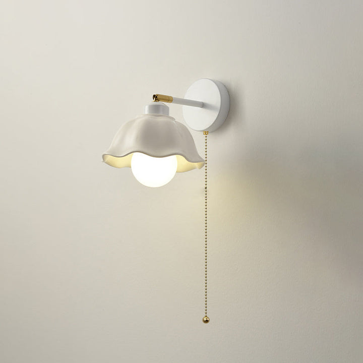 Modern Art Deco Flower Round 1-Light Wall Sconce Lamp For Bedroom