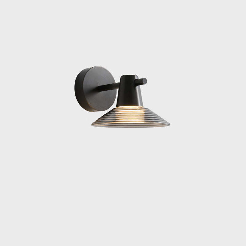 Zeitgenössische nordische Vollkupfer Acryl konische LED Wandleuchte Lampe für Wohnzimmer 