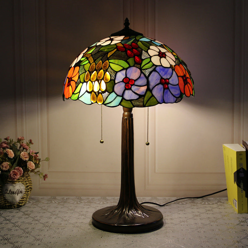 Traditionelle Tiffany Pastoral Rose Blume Buntglas 2-Licht Tischlampe für Schlafzimmer