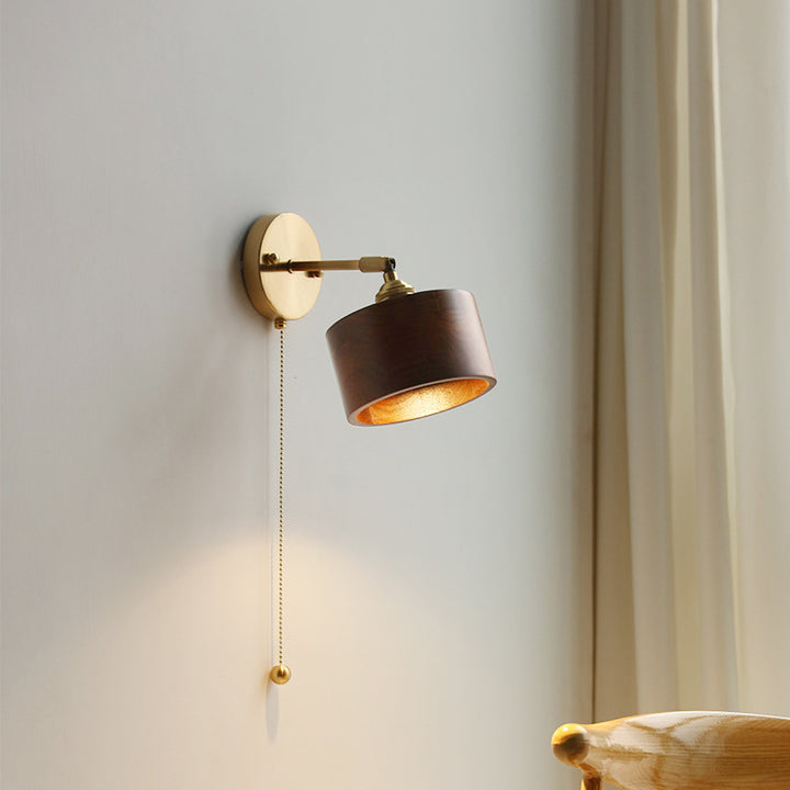 Zeitgenössische skandinavische runde Kegelkuppel Kupferholz 1-Licht Wandleuchte Lampe für Schlafzimmer 