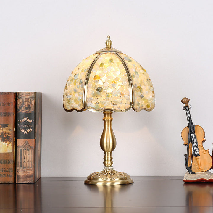 Zeitgenössische kreative farbige Kristall-Kupfer-Blume 1-Licht-Tischlampe für das Schlafzimmer 