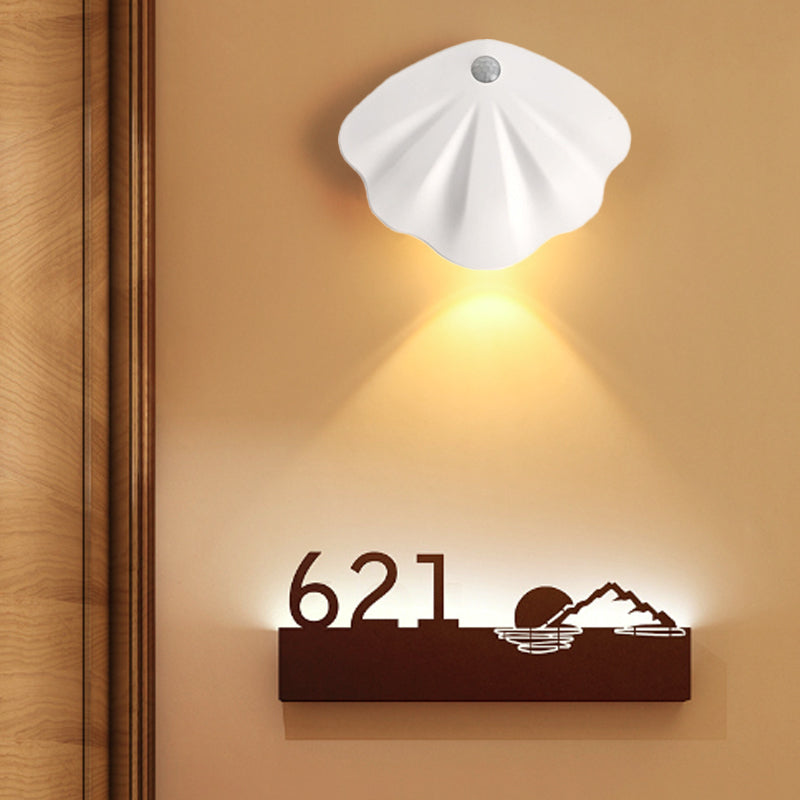 Applique murale LED rechargeable en ABS étanche à la simplicité moderne pour patio extérieur 
