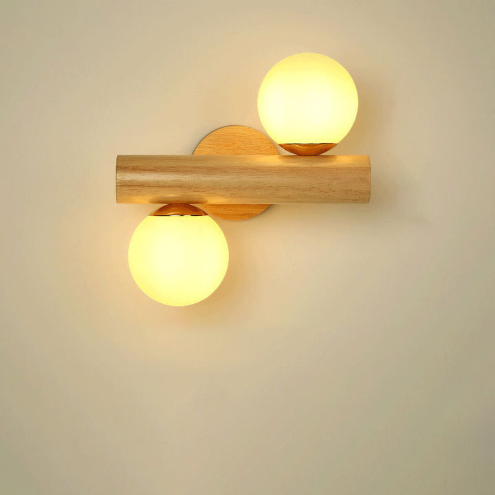 Zeitgenössische skandinavische Zylinderkugel-Wandlampe aus Gummibaumholz mit Glas und 2 Lichtern für das Schlafzimmer 