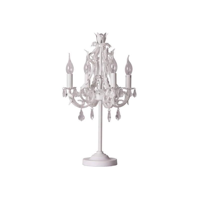 Lampe de table 4 lumières avec design de candélabre en perles de cristal, matériel blanc vieilli bohème contemporain pour chambre 