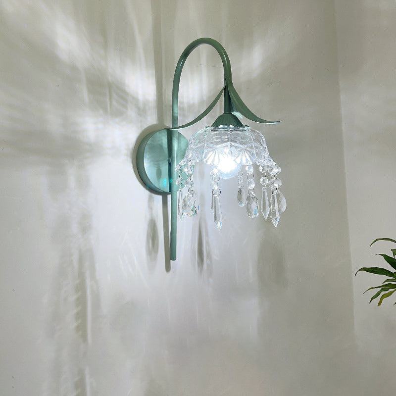 Applique murale contemporaine créative en fer avec abat-jour en verre en forme de fleur de lotus et cristal à 1 lumière pour salon 