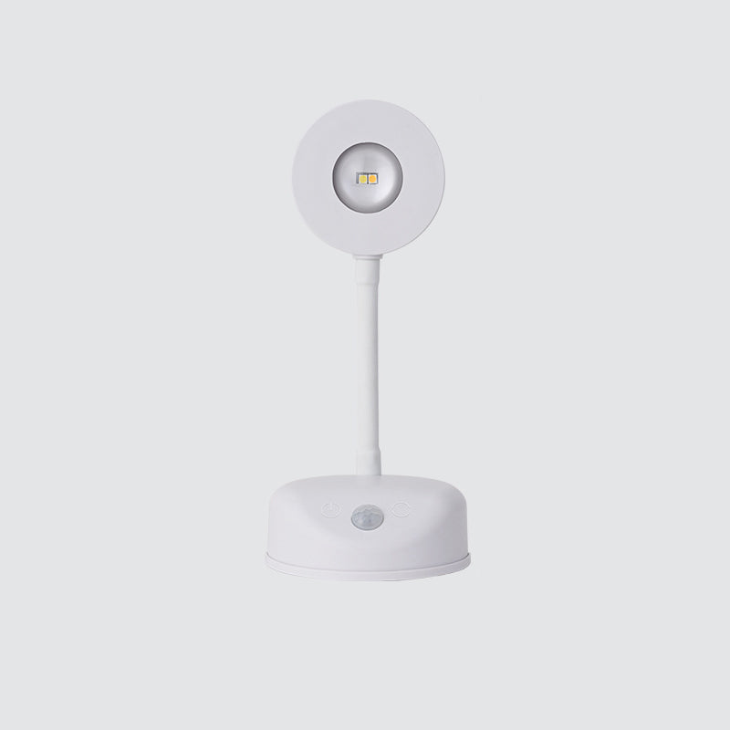 Lampe murale à détection de mouvement LED rechargeable en ABS rond étanche à la simplicité moderne pour patio extérieur 