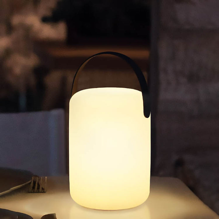 Moderne schlichte LED-Tischlampe aus PE-Kunststoff in runder oder quadratischer Form für die Outdoor-Terrasse 