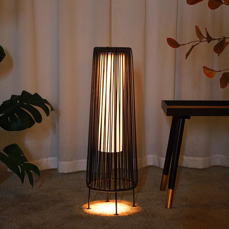 Moderne minimalistische solarbetriebene wasserdichte runde vertikale Zugleiste aus Eisen-Rattan-LED-Stehlampe für die Außenterrasse 