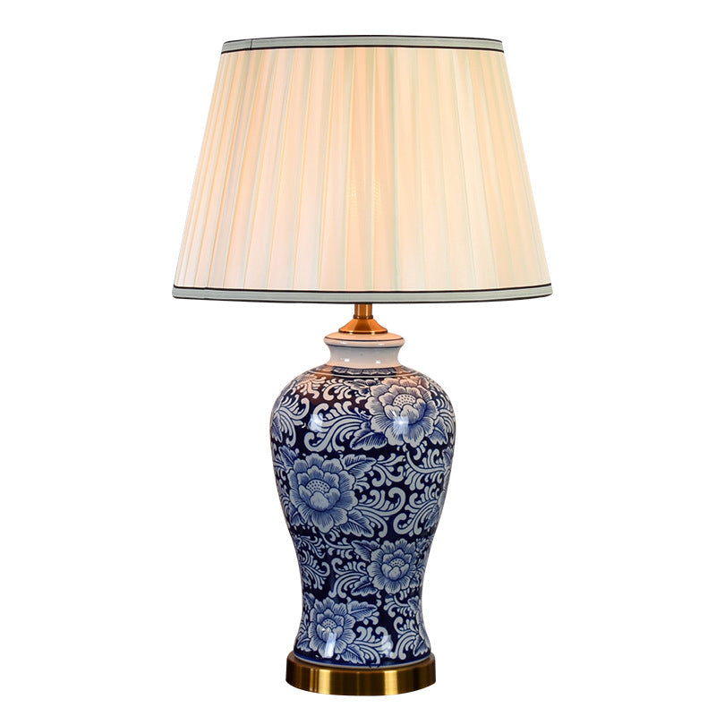 Abat-jour en tissu chinois traditionnel peint à la main avec une base en céladon 1-lampe pour salon 
