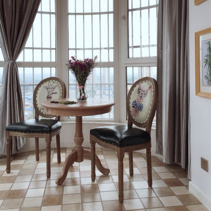 Traditioneller runder Couchtisch aus MDF und Kautschukholz im französischen Stil mit drei Beinen für das Wohnzimmer 