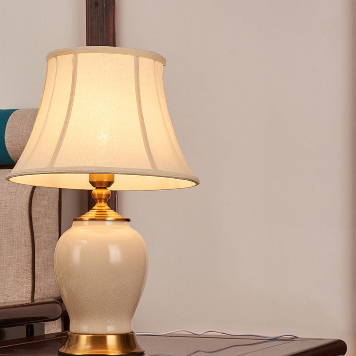 Traditionelle chinesische Stoff-Tischlampe mit rundem Lampenschirm und Keramikvase, Basis mit 1 Licht fürs Arbeitszimmer 