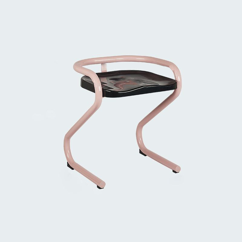 Chaise de salle à manger moderne mi-siècle avec cadre incurvé en plastique ABS et métal, dossier et accoudoirs 
