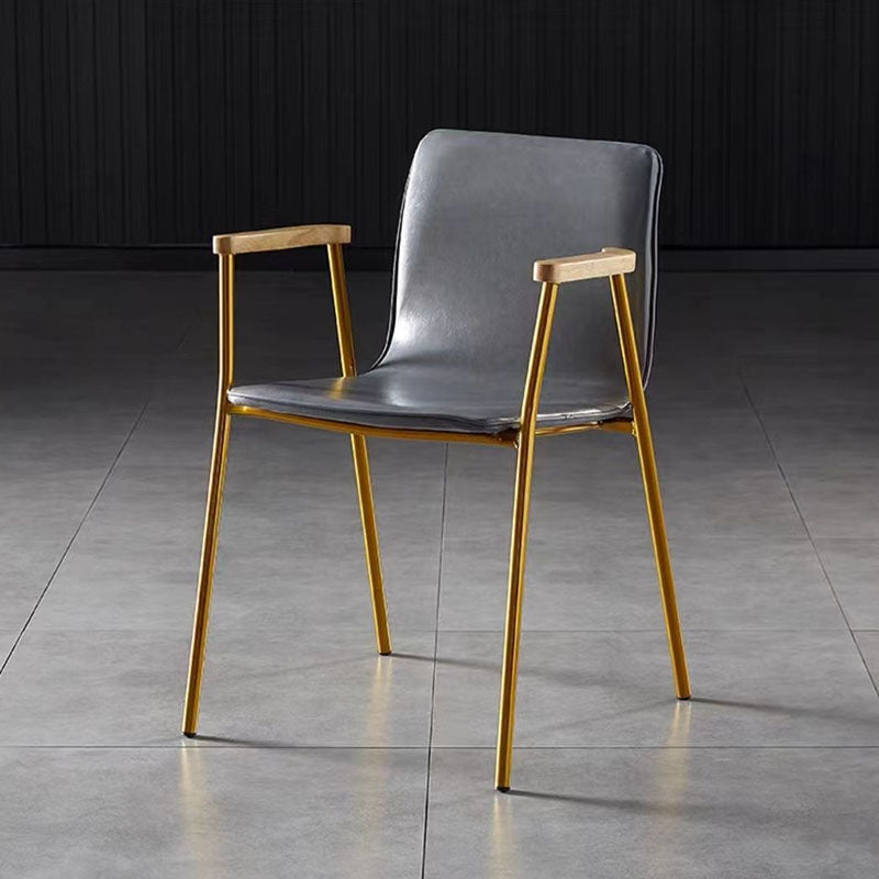 Chaise de salle à manger contemporaine en cuir rembourré avec accoudoir et dossier en bois pour salle à manger 