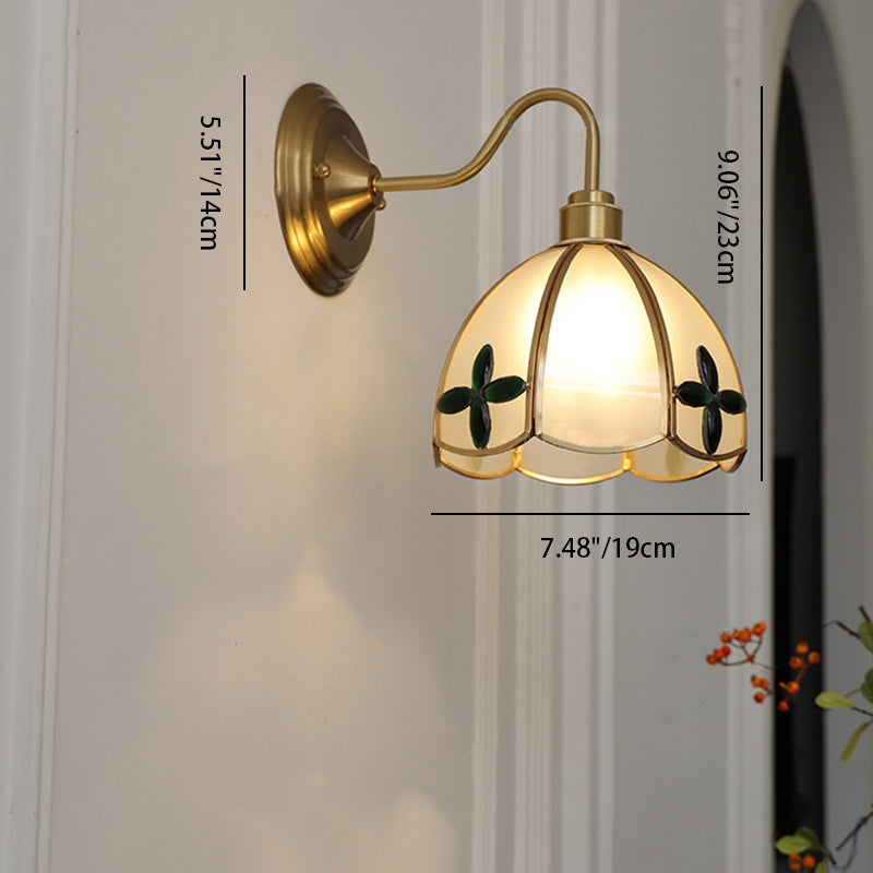 Applique murale moderne Art Déco en laiton avec abat-jour rond en verre à trèfle à quatre feuilles, 1 lumière pour chambre à coucher 