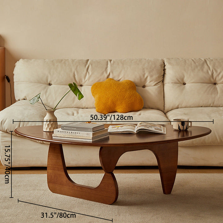Traditioneller Vintage-Dreieck-Couchtisch mit abgerundeten Kanten aus massivem Gummibaumholz für das Wohnzimmer 