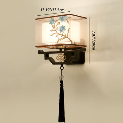 Aplique de pared de 1 luz con pantalla de tela de hierro rectangular con borlas tradicional china para dormitorio 