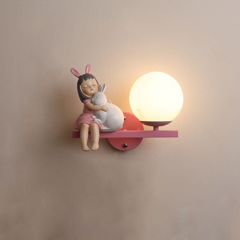 Zeitgenössische kreative Kinder Mädchen Einhorn Kugel Harz Eisen Glas 1-Licht Wandleuchte für Schlafzimmer 