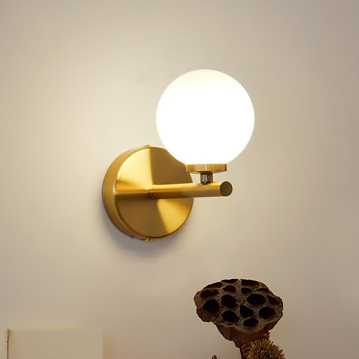 Moderne Mid-Century Wandleuchte aus Eisen mit Glaskugel, 1/2/3-flammig, für das Schlafzimmer 