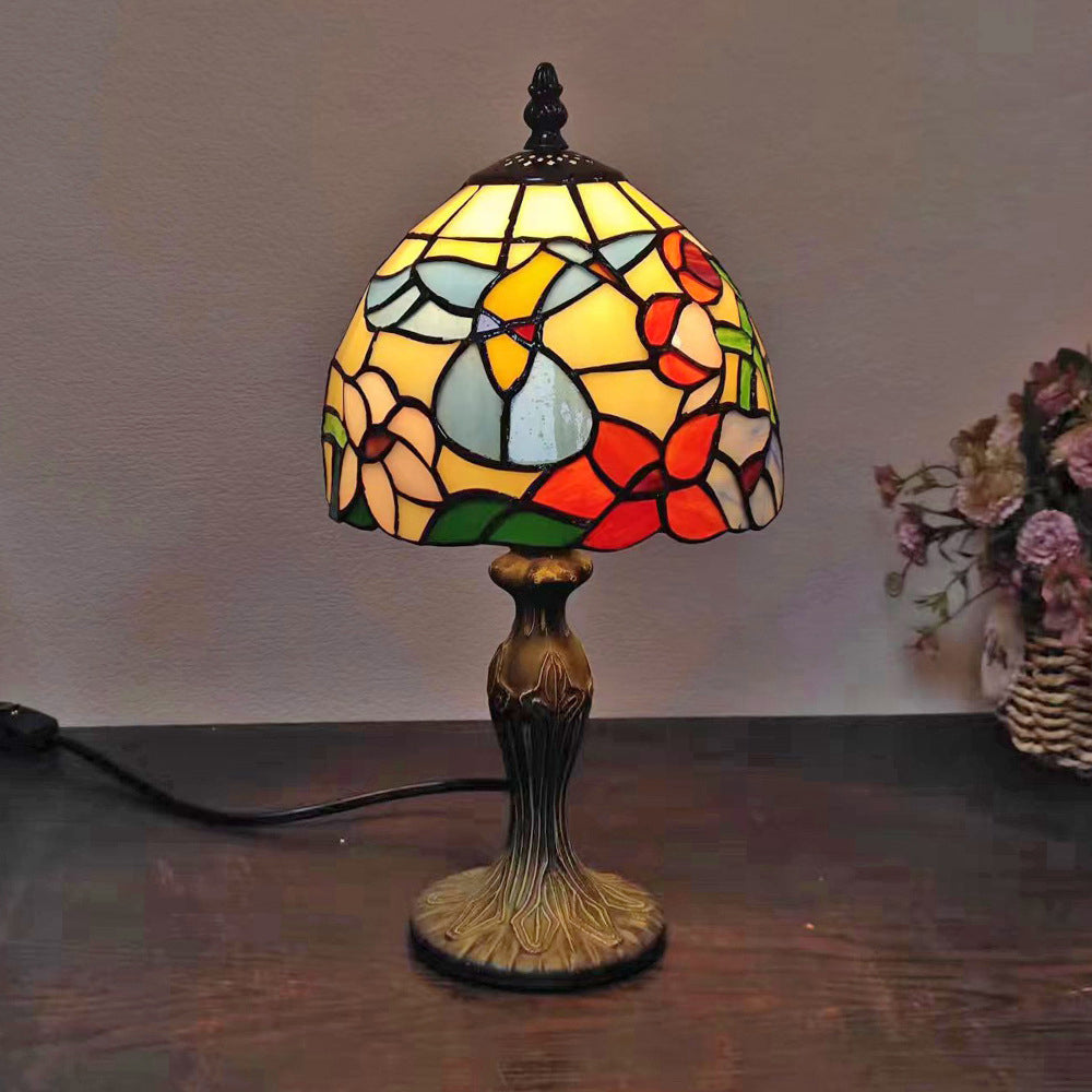 Lampe de table à 1 lumière en verre teinté en zinc à motif de fleurs traditionnelles Tiffany Dome pour chambre 