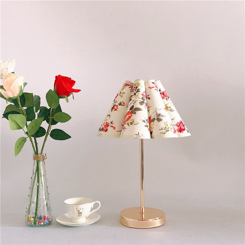 Lampe de table à 1 lumière avec abat-jour en tissu imprimé européen traditionnel pour chambre à coucher 