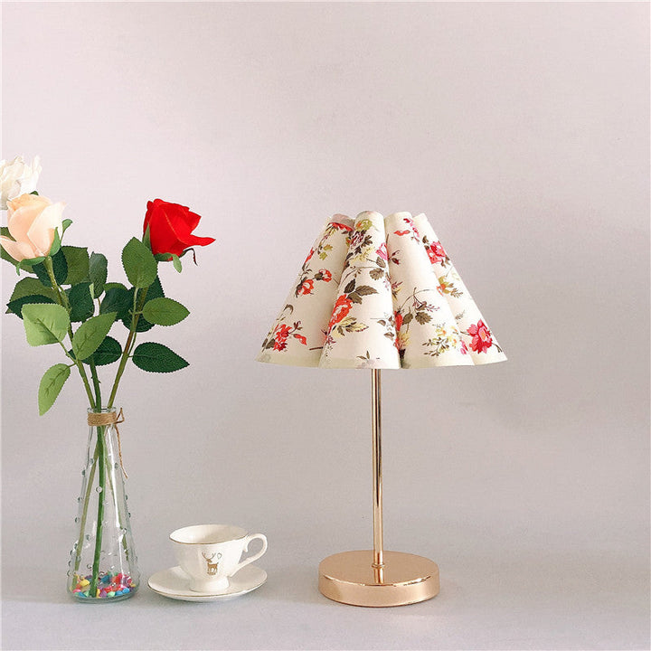 Lampe de table à 1 lumière avec abat-jour en tissu imprimé européen traditionnel pour chambre à coucher 