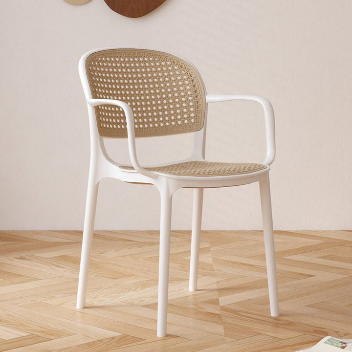 Chaise de salle à manger contemporaine nordique carrée en plastique imitation rotin avec dossier et accoudoirs pour salle à manger 