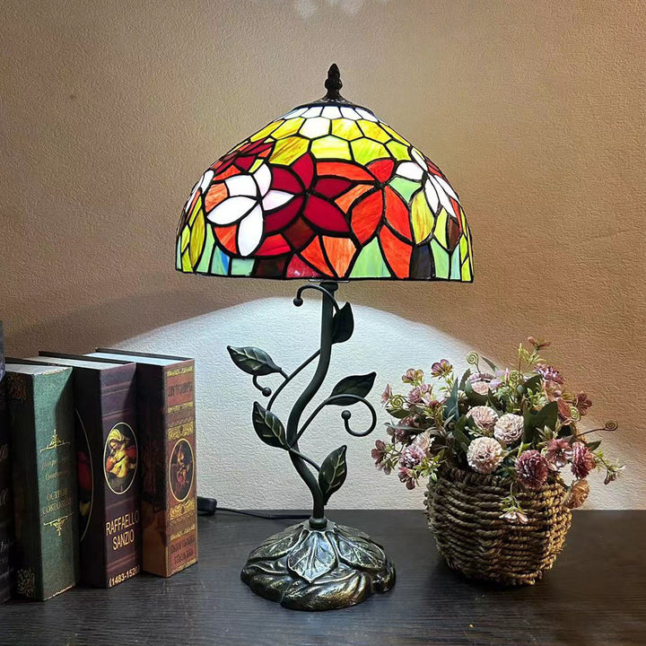 Lampe de table traditionnelle Tiffany en résine avec dôme conique et motif de fleurs et feuilles à 1 lumière pour chevet 