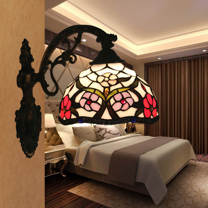 Applique murale en vitrail à un seul éclairage avec matériel en demi-cercle traditionnel Tiffany pour chambre à coucher 