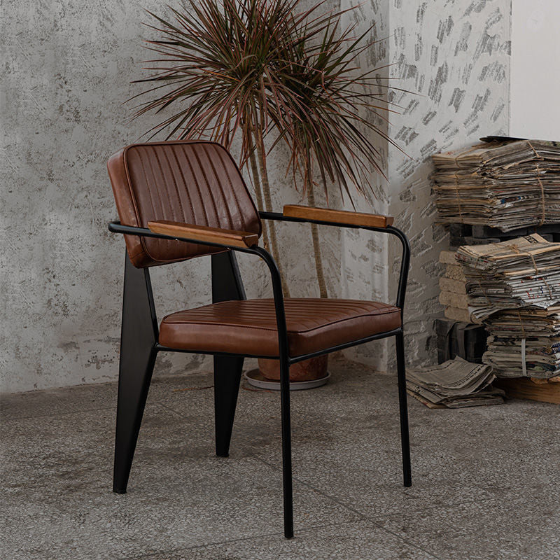Chaise de salle à manger contemporaine en cuir industriel métal éponge bois carré à rayures verticales dossier accoudoir pour salle à manger 