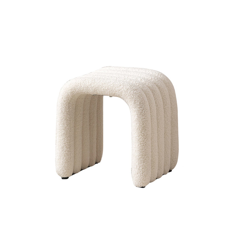 Taburete tocador contemporáneo nórdico con arco, estructura de acero al carbono y tapizado de tela sherpa, sin respaldo, para dormitorio 