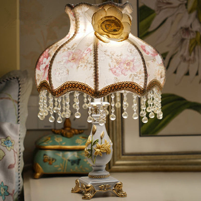 Traditional European Flower Pleated Fabric Resin Base 1-Light Table Lamp For Living Room
