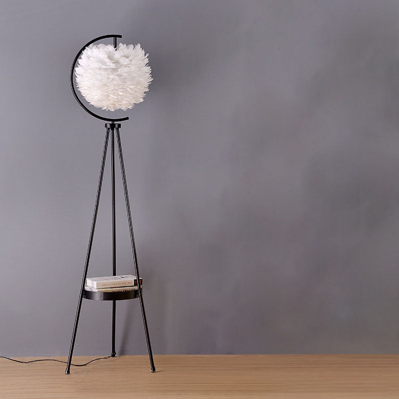 Zeitgenössische kreative Eisenfeder-Stativ Stehlampe mit 1 Licht für das Schlafzimmer 