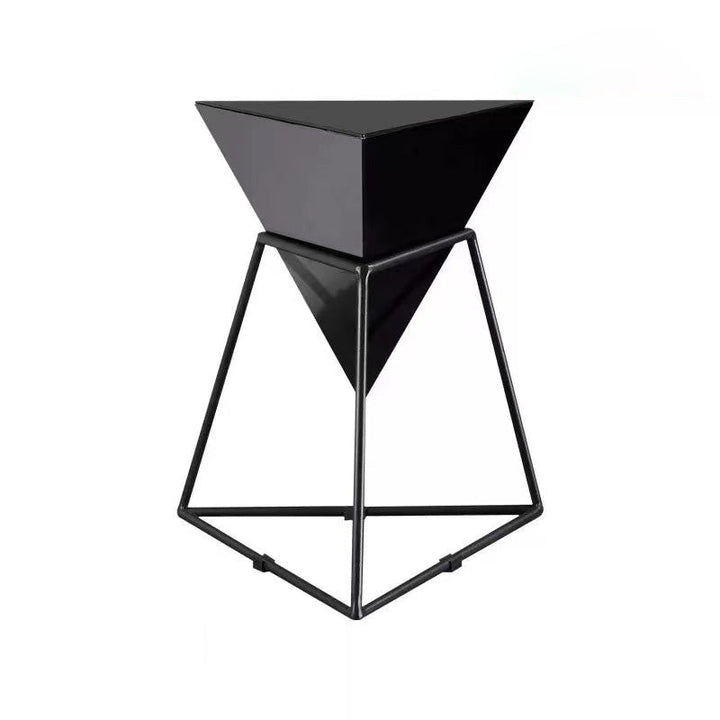 Zeitgenössischer nordischer Dreieck-Pyramiden-Glas-Schiefer-Metall-Beistelltisch für das Bett 