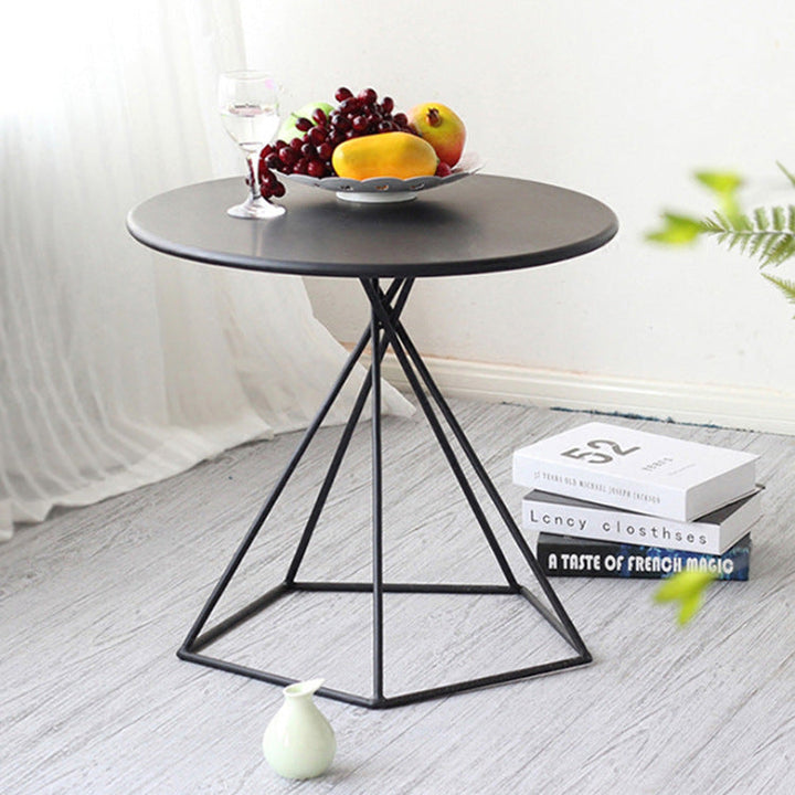Table d'appoint contemporaine de luxe avec base pentagramme géométrique en métal pour salon 