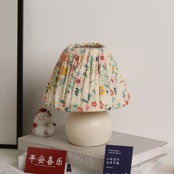 Lampe de table 1 lumière avec abat-jour en tissu à motif floral pastoral européen traditionnel et base ronde en céramique pour chambre 