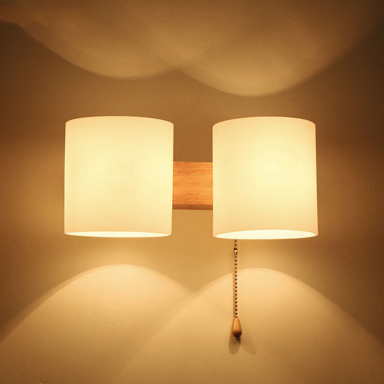 Moderne warme zylindrische Gummiholzglas 1/2 Licht Wandleuchte 