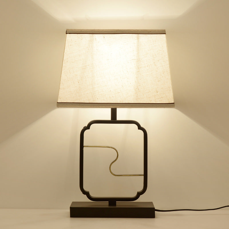 Lampe de table à 1 lumière en fer forgé chinois traditionnel avec abat-jour en tissu pour chambre 