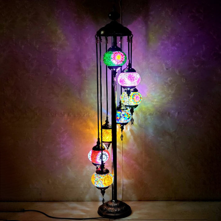 Lámpara de pie de vidrio teñido de hierro con bola ovalada tradicional Tiffany de 5/7 luces para sala de estar 