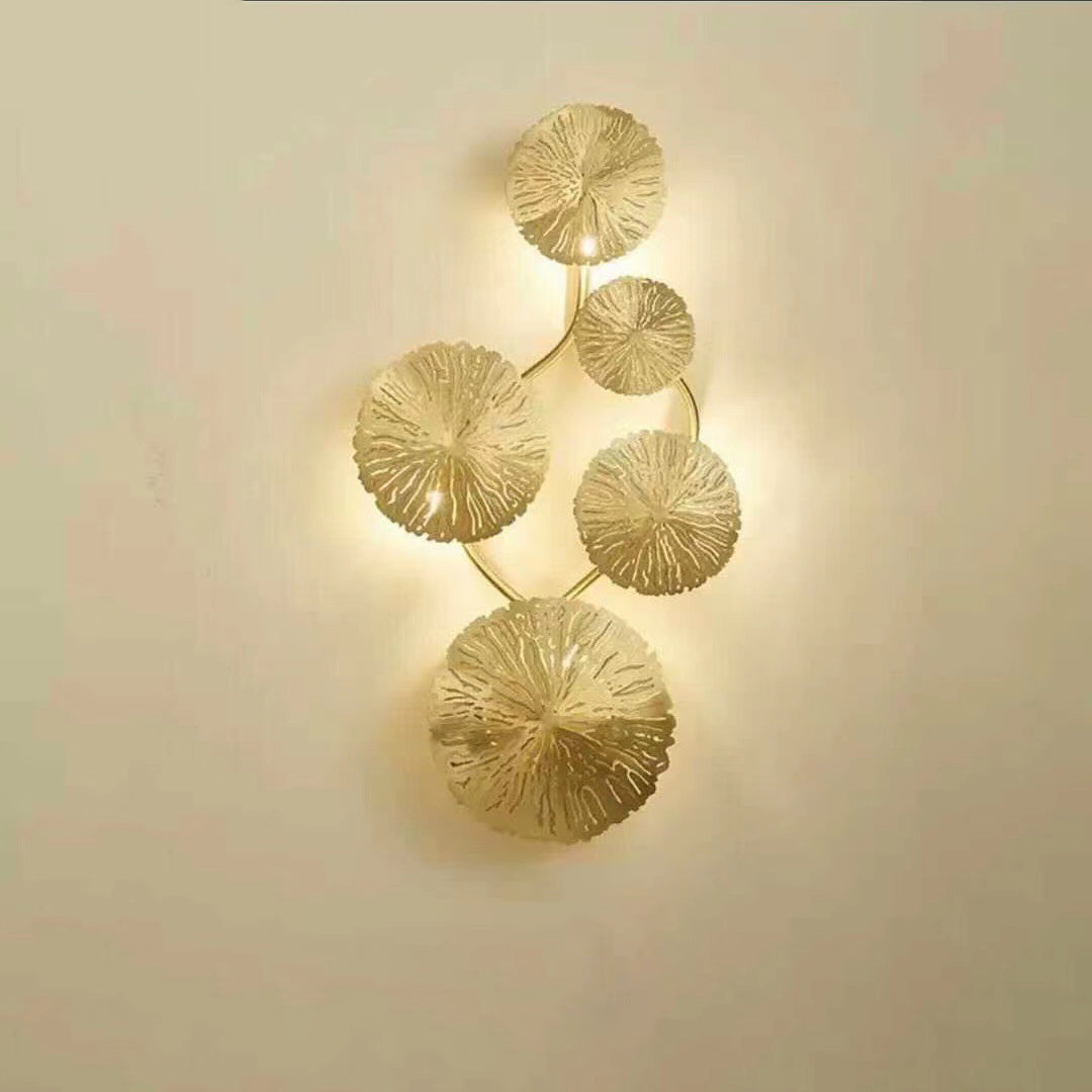 Applique murale moderne de luxe en forme de feuille de lotus en acier inoxydable avec 5 lumières pour le salon 