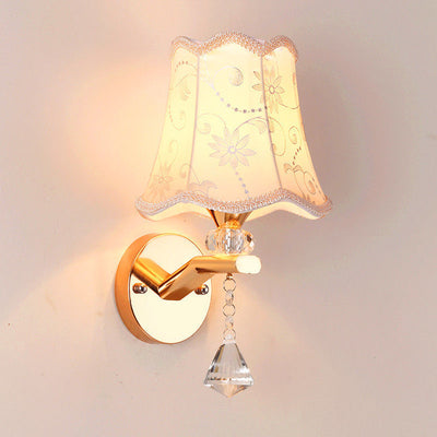 Traditionelle europäische Blumenstoff-Eisen-1/2-Licht-Wandleuchter-Lampe für Wohnzimmer 