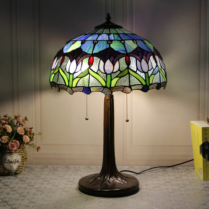 Traditionelle Tiffany Pastoral Rose Blume Buntglas 2-Licht Tischlampe für Schlafzimmer