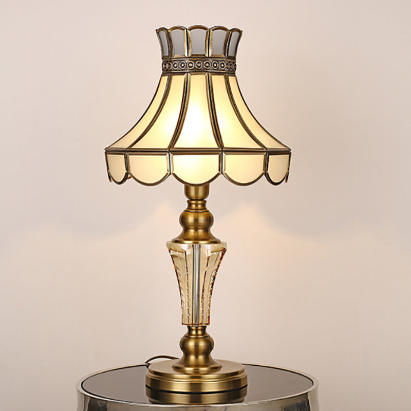 Zeitgenössische Luxus-Regenschirm-Kupfer-Kristallglas-1-Licht-Tischlampe für Schlafzimmer 